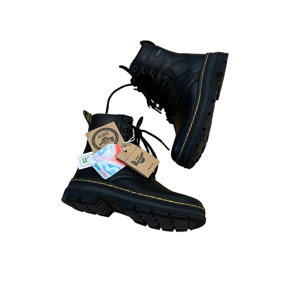 NWT women’s Dr. Martens Iowa waterproof tract II boots